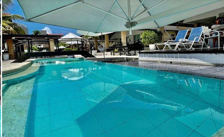 Casa de luxo em Porto de Galinhas com funcionária a 50 m do mar Exterior foto